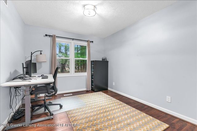 5554 Earliglow Lane, Haslett, MI 48840