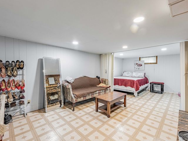 1045 Palace Street, Aurora, IL 60506
