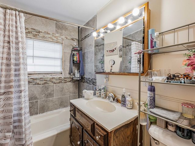 1045 Palace Street, Aurora, IL 60506