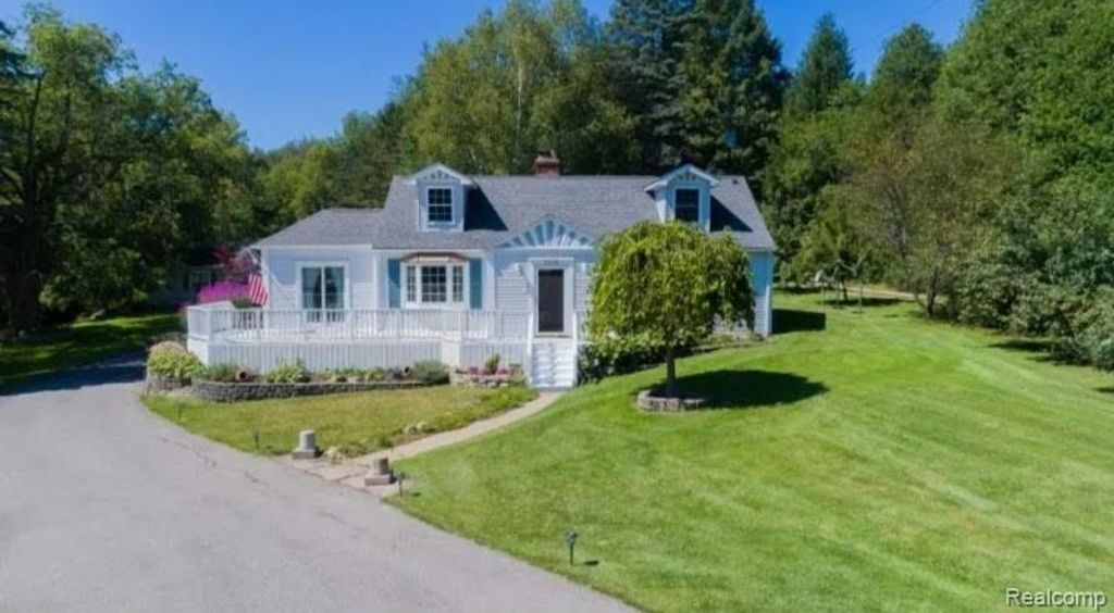 3658 Lakeshore Road, Lexington Township, MI 48450