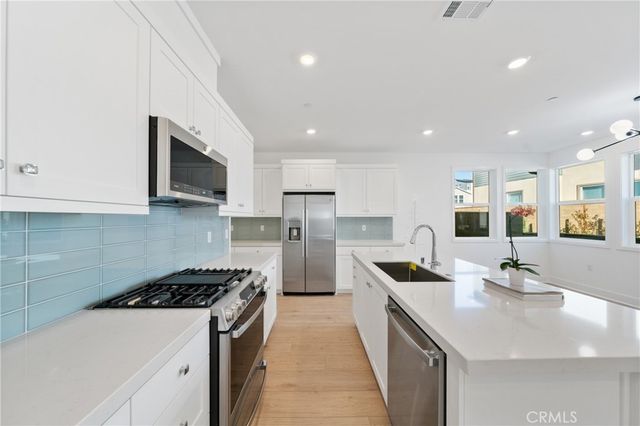 322 Proctor, Irvine, CA 92618