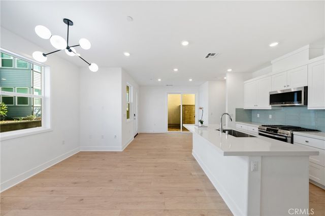 322 Proctor, Irvine, CA 92618