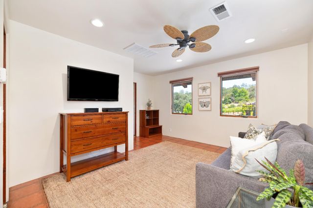 5905 Barton Rd, Loomis, CA 95650