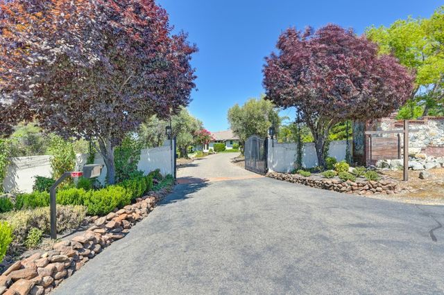 5905 Barton Rd, Loomis, CA 95650