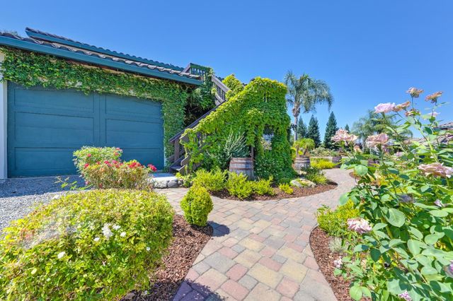 5905 Barton Rd, Loomis, CA 95650