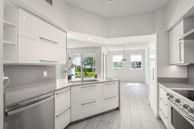 3245 NE 184th St 13109, Aventura, FL 33160