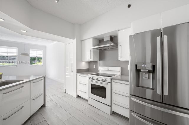 3245 NE 184th St 13109, Aventura, FL 33160