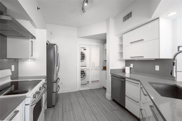 3245 NE 184th St 13109, Aventura, FL 33160