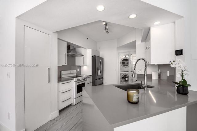 3245 NE 184th St 13109, Aventura, FL 33160