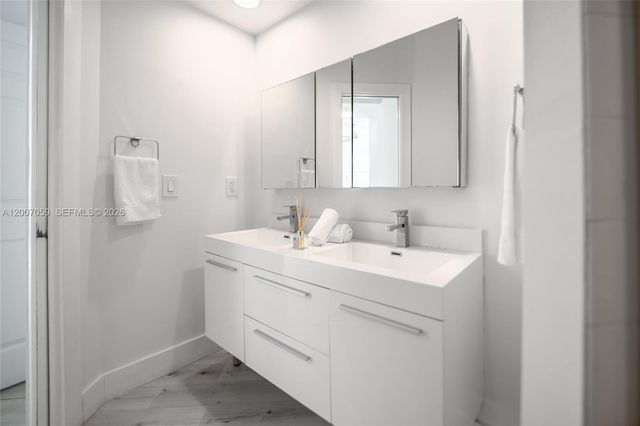 3245 NE 184th St 13109, Aventura, FL 33160