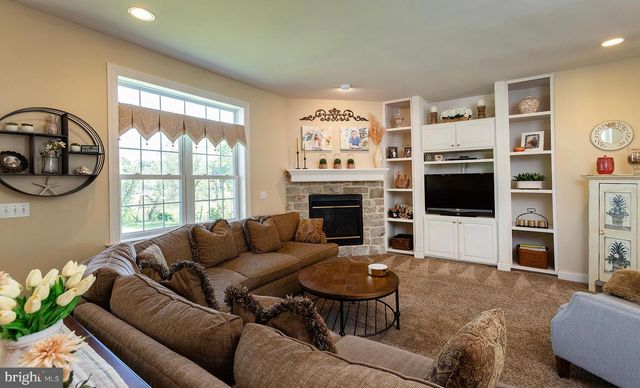 114 CRABAPPLE CT, Hummelstown, PA 17036
