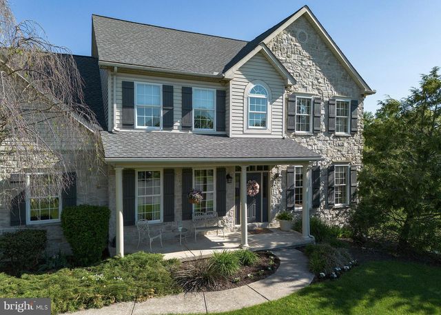 114 CRABAPPLE CT, Hummelstown, PA 17036