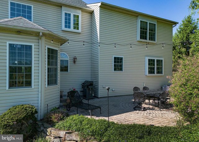 114 CRABAPPLE CT, Hummelstown, PA 17036