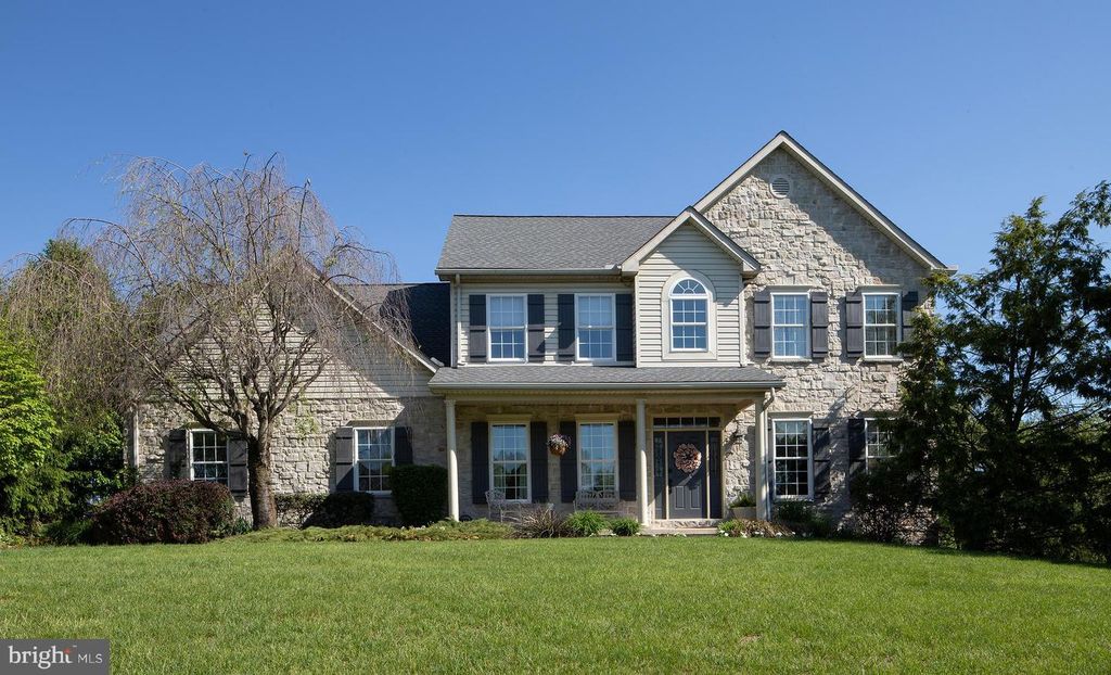 114 CRABAPPLE CT, Hummelstown, PA 17036