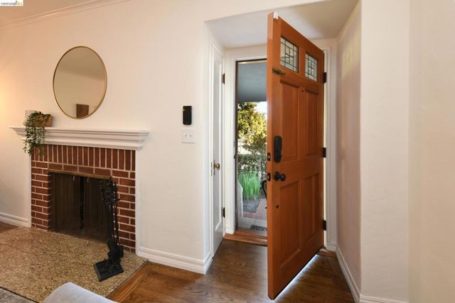 2300 Ashby Ave, Berkeley, CA 94705