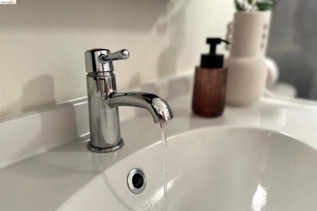 2300 Ashby Ave, Berkeley, CA 94705