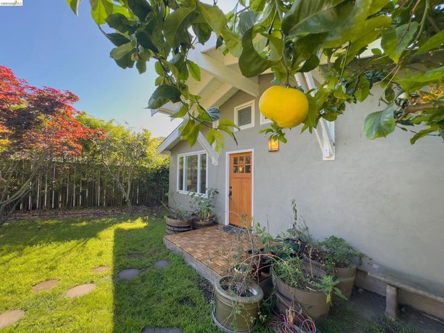 2300 Ashby Ave, Berkeley, CA 94705