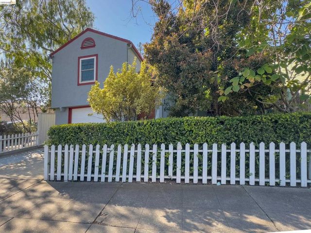 2300 Ashby Ave, Berkeley, CA 94705