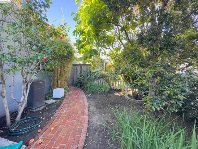 2300 Ashby Ave, Berkeley, CA 94705