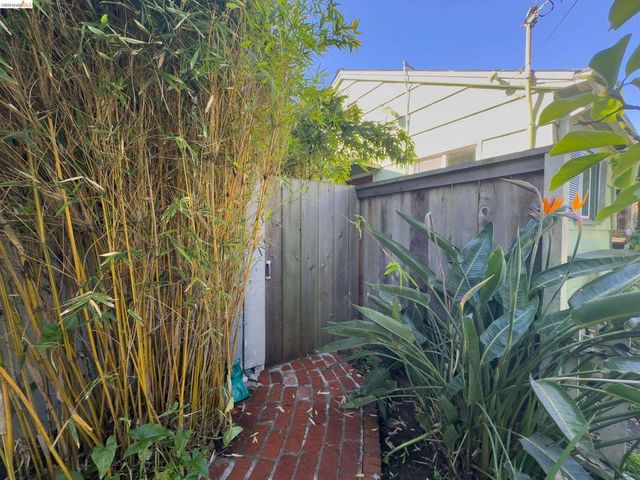 2300 Ashby Ave, Berkeley, CA 94705