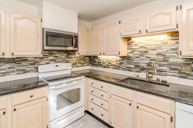 384 Stone Creek Drive, Lexington, KY 40503