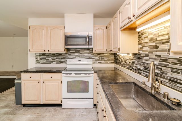 384 Stone Creek Drive, Lexington, KY 40503