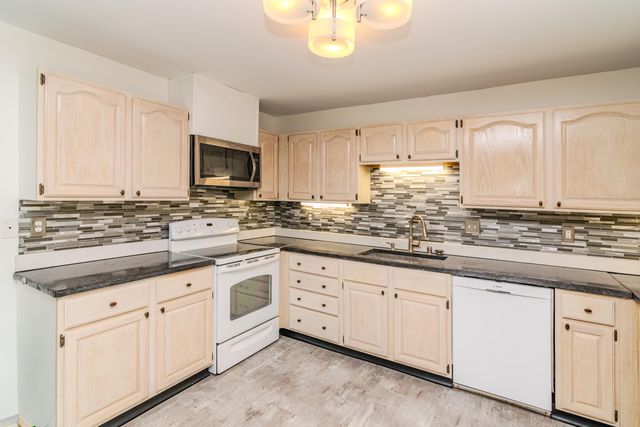 384 Stone Creek Drive, Lexington, KY 40503