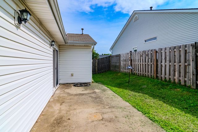 384 Stone Creek Drive, Lexington, KY 40503