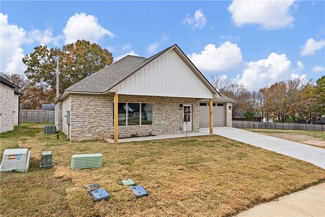 107 Harbor Circle, Russellville, AR 72802