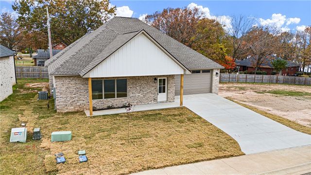 107 Harbor Circle, Russellville, AR 72802