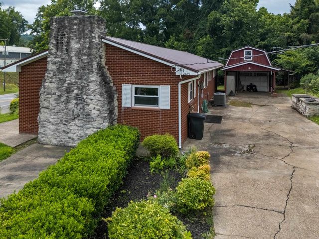 25 Yates Crossing Road, Milton, WV 25541