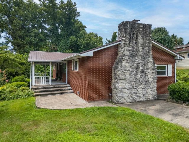 25 Yates Crossing Road, Milton, WV 25541