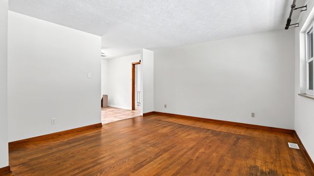 25 Yates Crossing Road, Milton, WV 25541