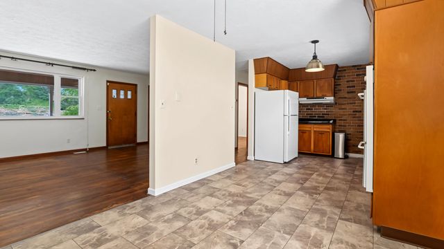 25 Yates Crossing Road, Milton, WV 25541