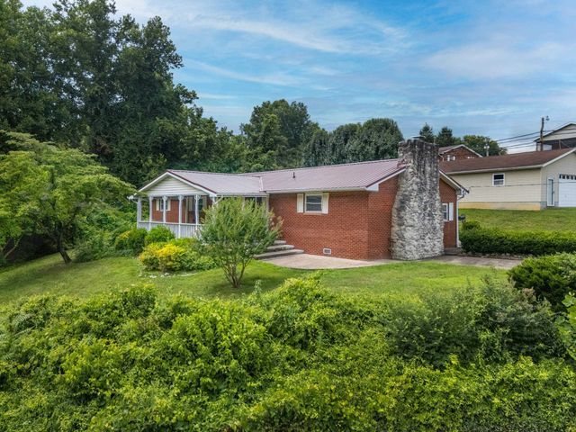 25 Yates Crossing Road, Milton, WV 25541