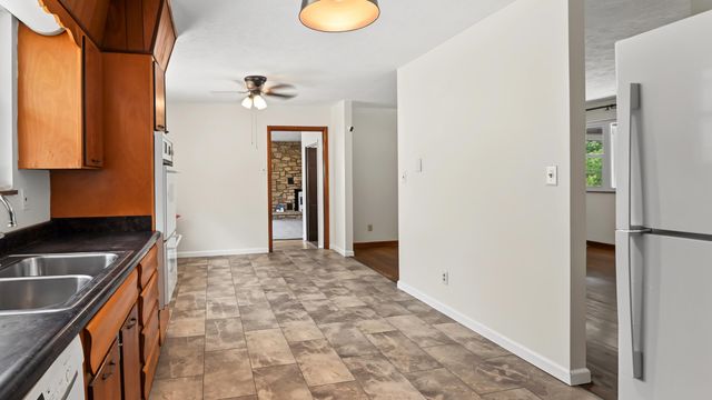 25 Yates Crossing Road, Milton, WV 25541