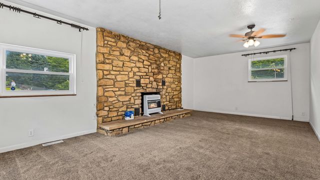 25 Yates Crossing Road, Milton, WV 25541