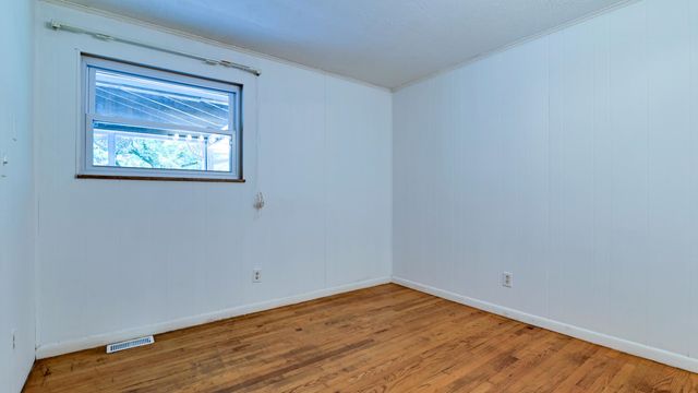 25 Yates Crossing Road, Milton, WV 25541