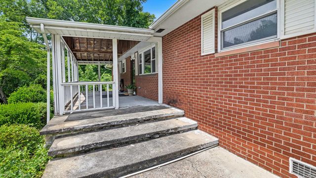 25 Yates Crossing Road, Milton, WV 25541