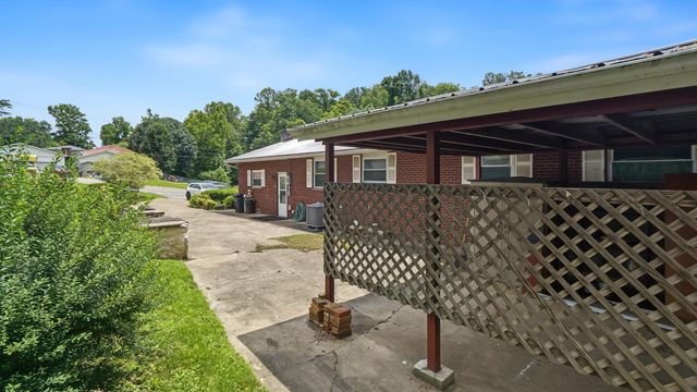 25 Yates Crossing Road, Milton, WV 25541