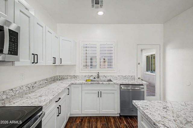 9442 W BERKELEY Road, Phoenix, AZ 85037