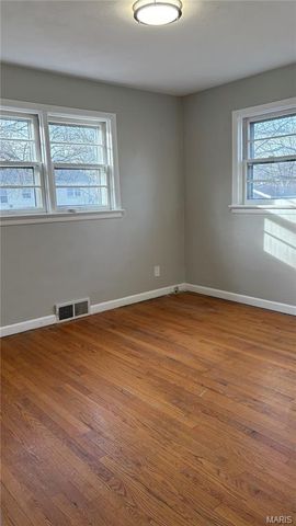 932 Thatcher Avenue, St Louis, MO 63135