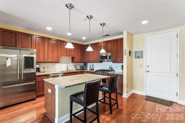 701 Royal Court 1007, Charlotte, NC 28202