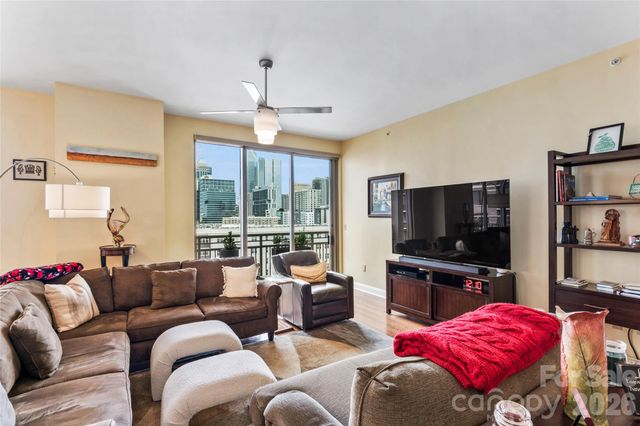 701 Royal Court 1007, Charlotte, NC 28202