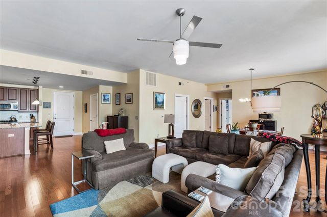 701 Royal Court 1007, Charlotte, NC 28202