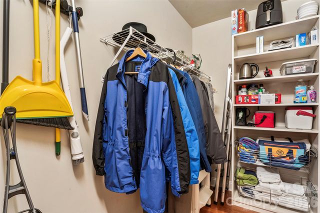 701 Royal Court 1007, Charlotte, NC 28202