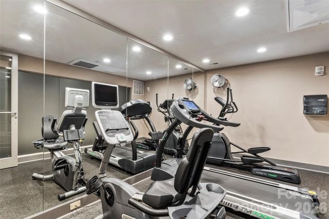 701 Royal Court 1007, Charlotte, NC 28202