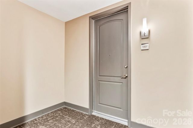 701 Royal Court 1007, Charlotte, NC 28202