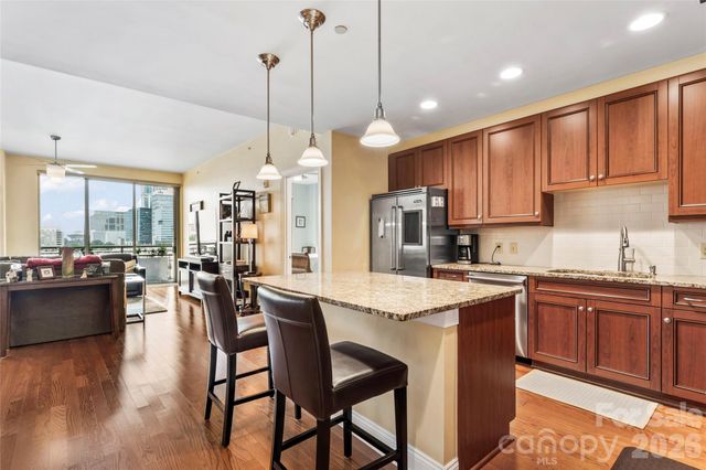 701 Royal Court 1007, Charlotte, NC 28202