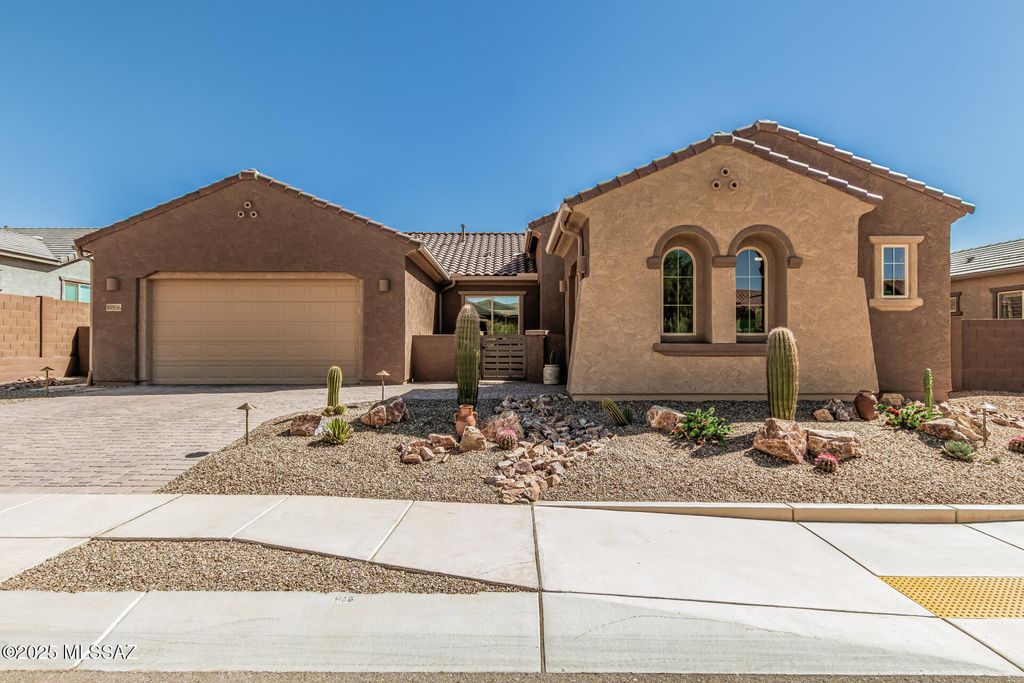 10936 N Ledge Stone Drive, Tucson, AZ 85742